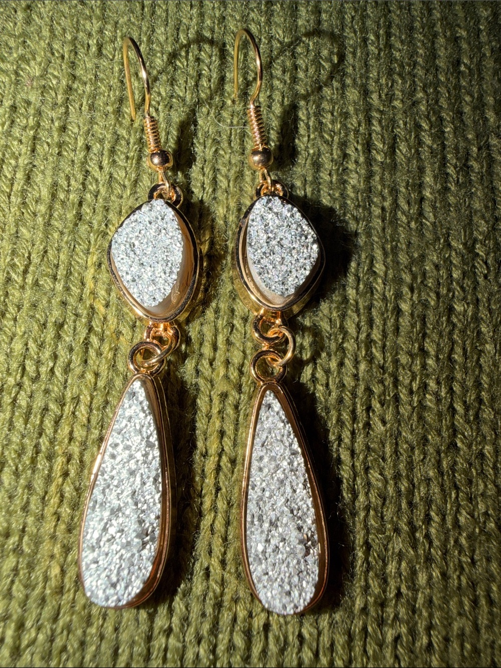 3/$15 💗 Fashion earrings: White Druzy style Drop Earrings - New